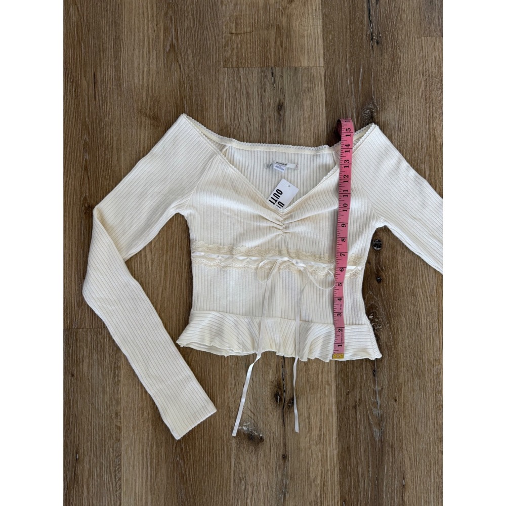 Kimchi Blue Urban Outfitters Top Womens S Ivory Lace Ribbon Peplum Ribbed NEW - Picture 5 of 9